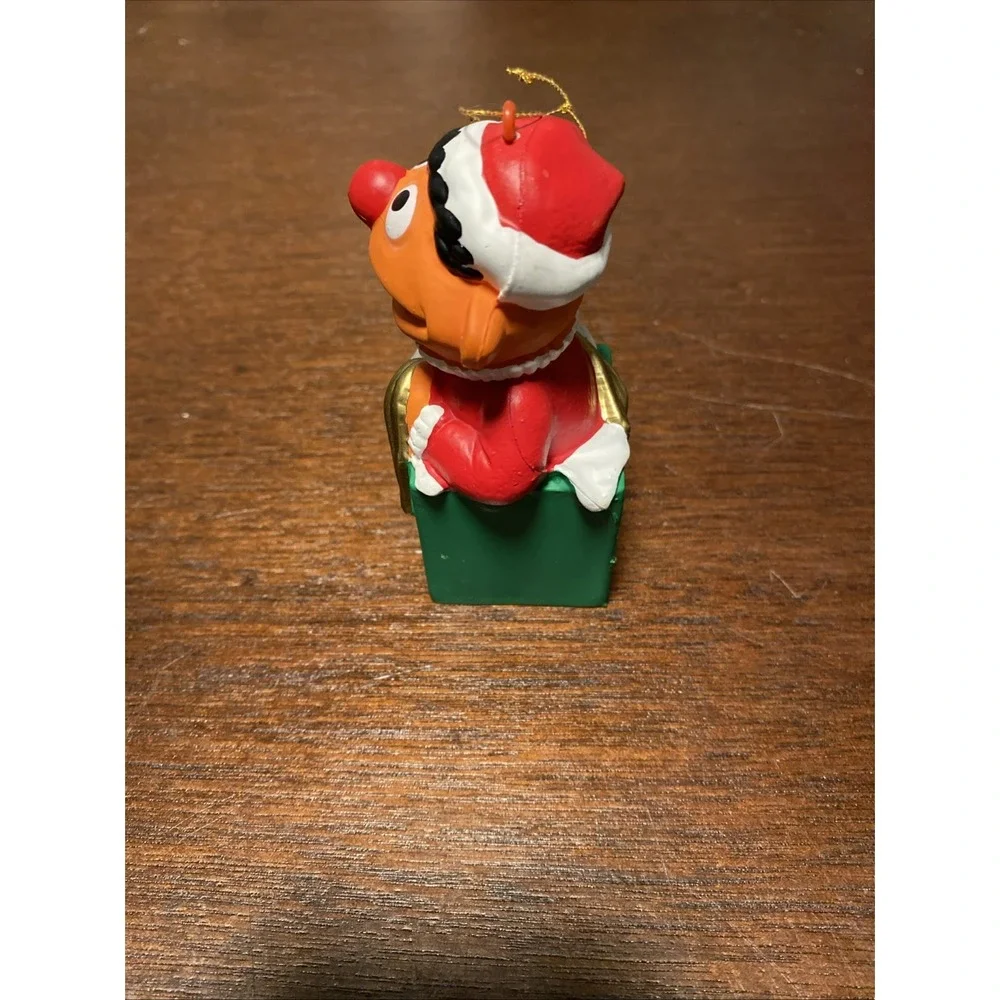 Sesame Street Ernie Christmas Ornament Present‎ Jim Henson Productions Vintage